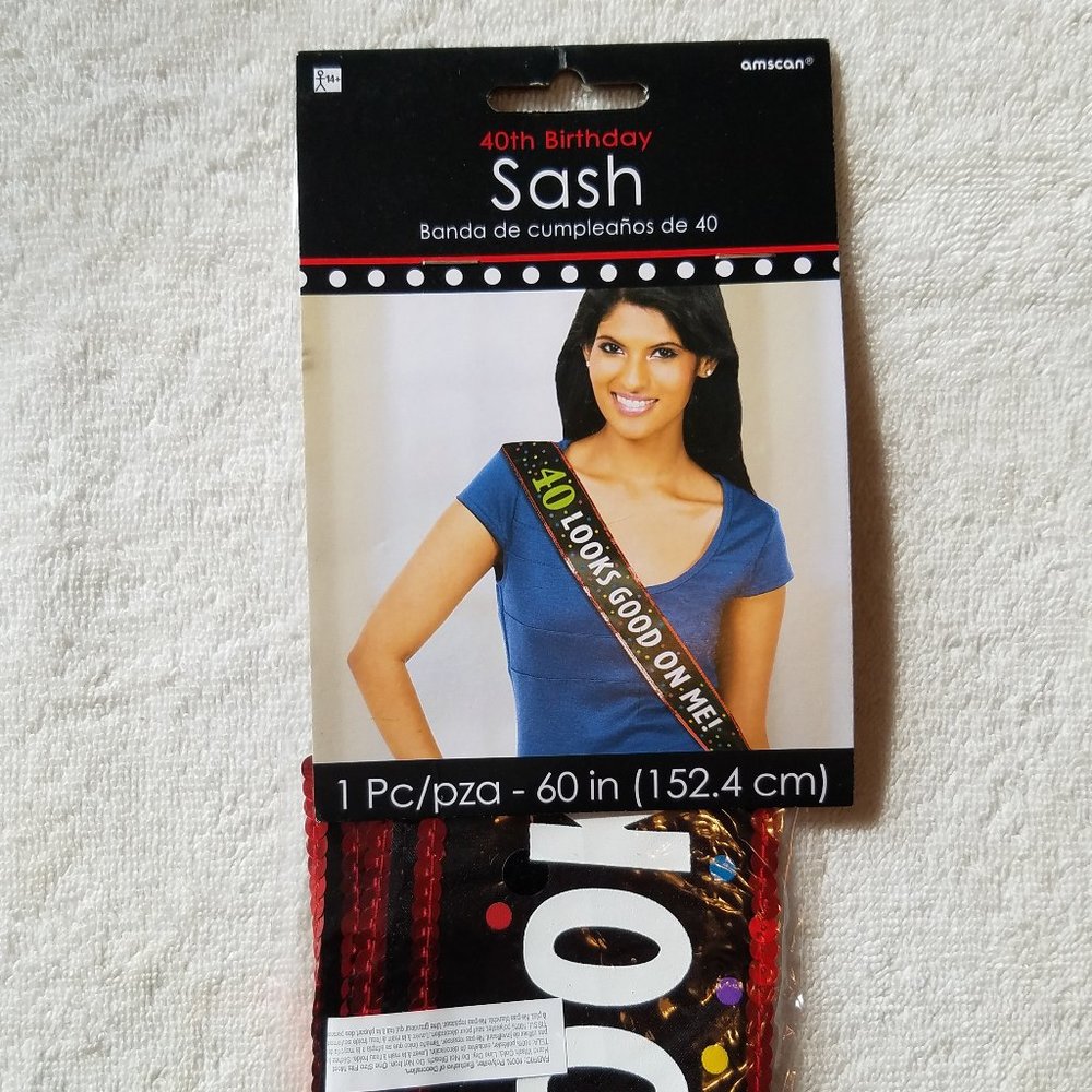 40th Birthday Sash - 40 Looks Good On Me - NEW
